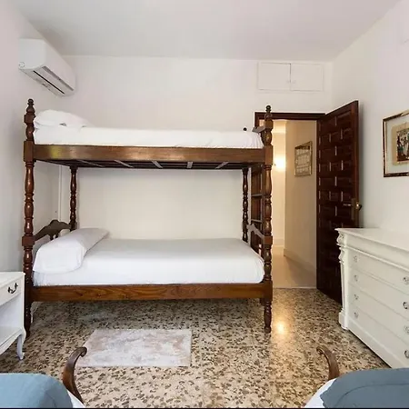 Casa Cantoni Nina Feriehus *